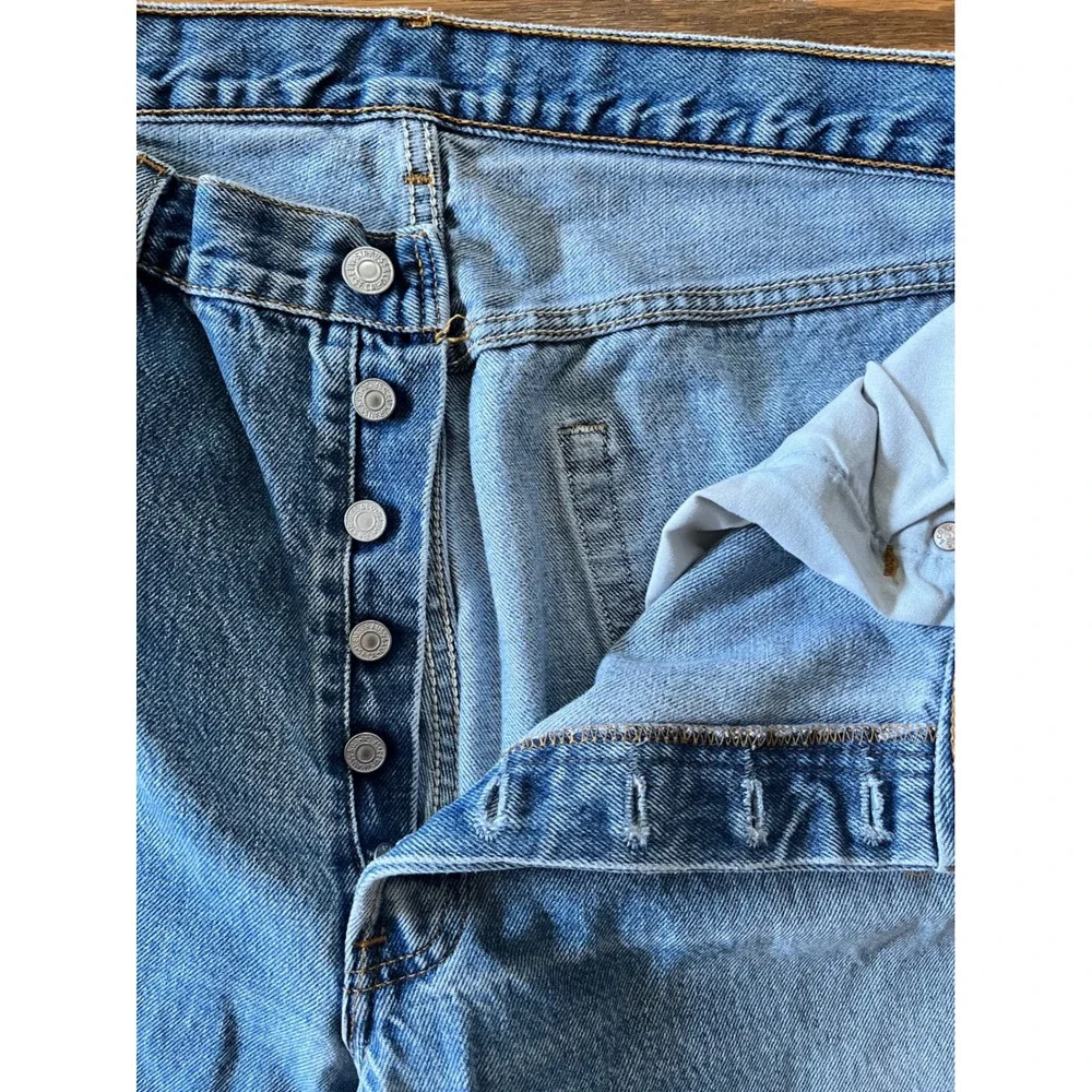 VTG Levis 501 Light Wash Straight Leg Button Fly Jeans USA 38x34 (Actual:36x33)